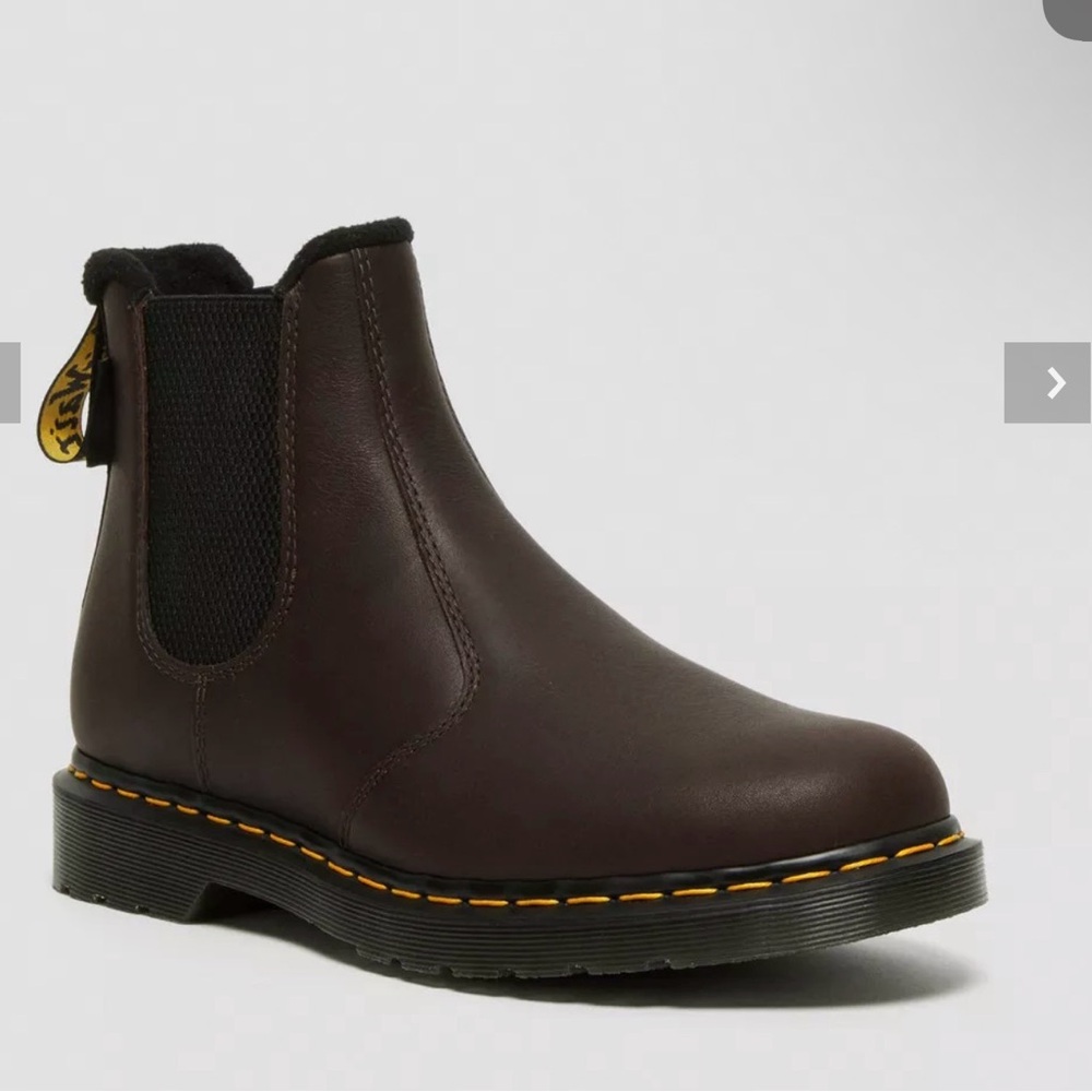 Dr. Martens 2976 Warmwair Chelsea Leather Boots NWT Men’s 7- Woman’s 8